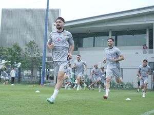 Duo Jebolan Thailand di Jantung Pertahanan Persib Duo Jebolan Thailand di Jantung Pertahanan Persib