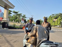Abah Iwan Bingung Terjaring Razia gegara Tanpa Helm, Alasan Mau ke Kebun