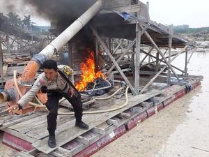Polda Riau Bongkar Tambang Emas Ilegal di Kuansing, 32 Rakit Dimusnahkan