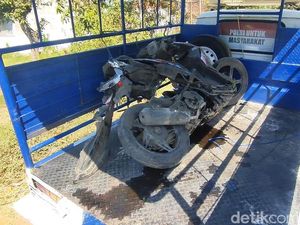 Motor Hancur, Kurir Tewas Ditabrak Truk di Pantura Nguling Pasuruan Motor Hancur, Kurir Tewas Ditabrak Truk di Pantura Nguling Pasuruan