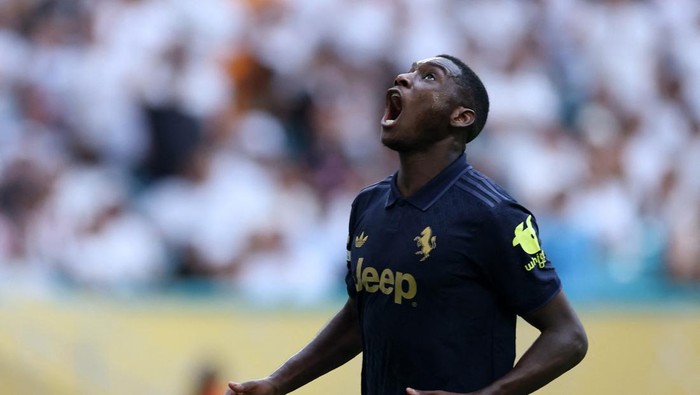 Soccer Football - FIFA Club World Cup - Round of 16 - Real Madrid v Juventus - Hard Rock Stadium, Miami Gardens, Florida, U.S. - July 1, 2025 Juventus Randal Kolo Muani reacts after a missed chance REUTERS/Hannah Mckay