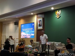 Seloroh Rocky Gerung soal Fufufafa Saat Bicara Pendakian Gunung Rinjani