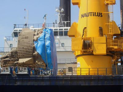 Roket SpaceX Meledak, Puing Dievakuasi Lewat Kapal