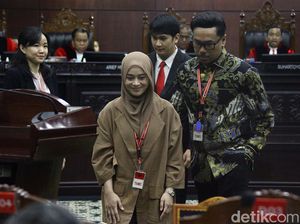 Sammy Simorangkir dan Lesty Kejora Bersaksi di Uji Materi UU Hak Cipta Sammy Simorangkir dan Lesty Kejora Bersaksi di Uji Materi UU Hak Cipta
