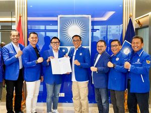 Zulhas Sahkan Pengurus PAN Jatim, Banyak Diisi Tokoh Muda Ponpes NU Zulhas Sahkan Pengurus PAN Jatim, Banyak Diisi Tokoh Muda Ponpes NU