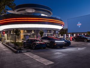 Tesla Buka Restoran Futuristik, Bisa Dilayani Robot Optimus Tesla Buka Restoran Futuristik, Bisa Dilayani Robot Optimus