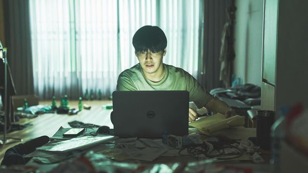 Adegan dalam film Netflix Wall to Wall.