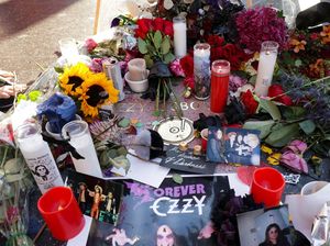 Bintang Rock Dunia Berpulang, Fans Beri Penghormatan di Walk of Fame