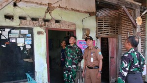 TNI Tinjau Langsung Rumah Warga Ponorogo yang Dapat Bantuan RTLH