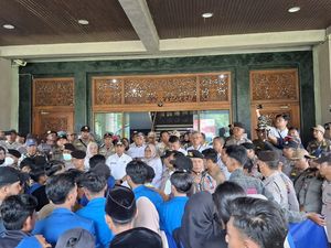Pemkab Bangkalan Didemo Mahasiswa Buntut Pegawai Fiktif Pemkab Bangkalan Didemo Mahasiswa Buntut Pegawai Fiktif