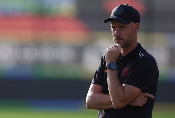 Soccer Football - Pre-Season Friendly - Bayer Leverkusen v Flamengo U-20 - Estadio Jose Bastos Padilha, Rio de Janeiro, Brazil - July 18, 2025 Bayer Leverkusen coach Erik ten Hag looks on REUTERS/Ricardo Moraes