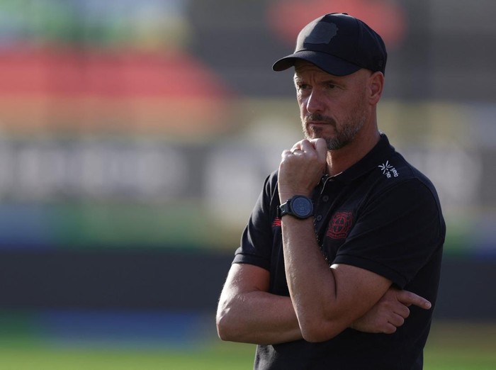 Soccer Football - Pre-Season Friendly - Bayer Leverkusen v Flamengo U-20 - Estadio Jose Bastos Padilha, Rio de Janeiro, Brazil - July 18, 2025 Bayer Leverkusen coach Erik ten Hag looks on REUTERS/Ricardo Moraes