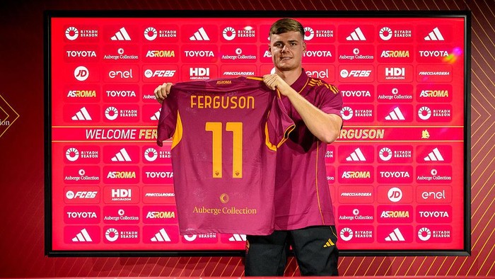ROME, ITALY - JULY 23: AS Roma new signing Evan Ferguson poses with his new jersy at Centro Sportivo Fulvio Bernardini on July 23, 2025 in Rome, Italy. (Photo by Fabio Rossi/AS Roma via Getty Images)