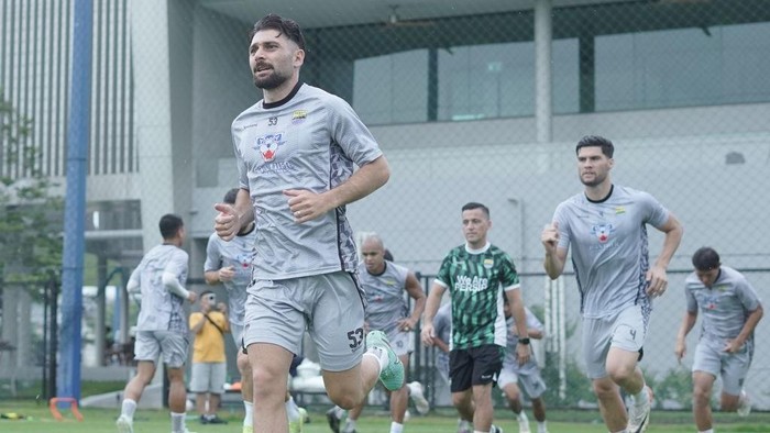 Frans Putros dan Julio Cesar reuni di Persib Bandung setelah pada musim lalu menjadi lawan di Thai League atau Liga Thailand.