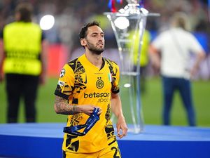 Calhanoglu Sudah Berdamai dengan Lautaro, Pastikan Tetap di Inter Calhanoglu Sudah Berdamai dengan Lautaro, Pastikan Tetap di Inter