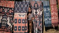 Kemilau Tenun Ikat Sumba, Warisan Budaya Bernilai Puluhan Juta Rupiah