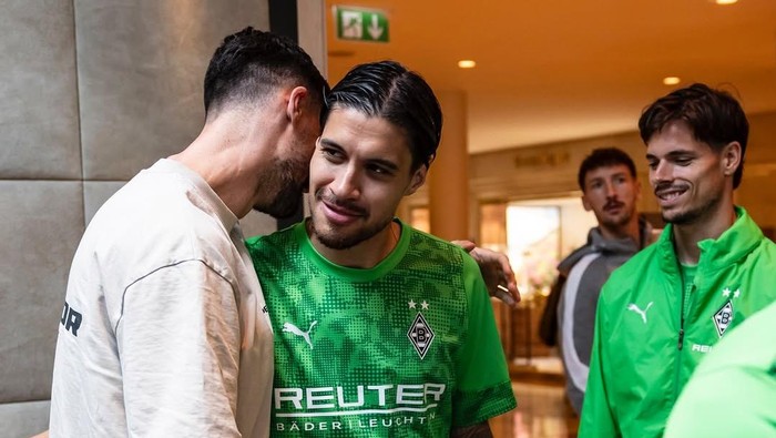Kevin Diks bergabung dengan TC Borussia Moenchegladbach sejak Sabtu (19/7) di Tegernsee, Jerman. Dia sempat absen pada Minggu (20/7) akibat cedera dalam latihan.
