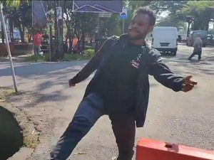 Mahasiswa Ngamuk Ditilang Saat Razia di Palembang, Tak Ada Helm dan Surat Mahasiswa Ngamuk Ditilang Saat Razia di Palembang, Tak Ada Helm dan Surat