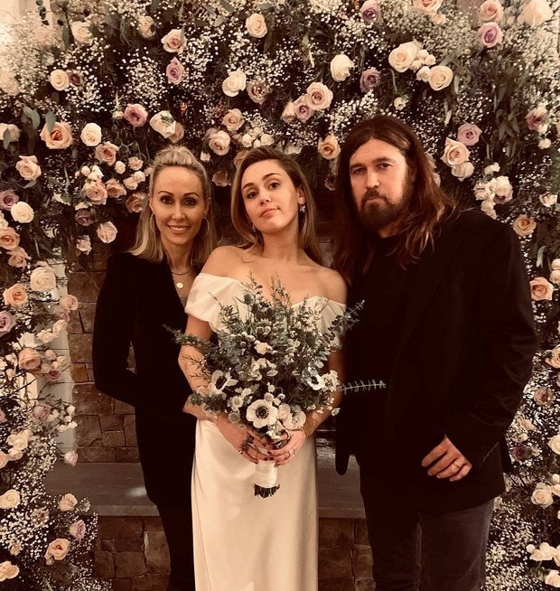 Gaun pernikahan Miley Cyrus