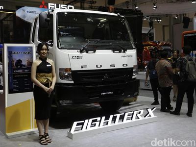 Mitsubishi Fuso Bawa Fighter X Terbaru - Mobil EV Charger Truk ke GIIAS 2025