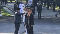 Momen Prabowo Lantik Ribuan Capaja TNI-Polri di Istana Merdeka