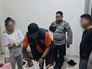 Bu Dokter di Mura Digerebek Suami Saat Sedang Selingkuh Terancam Dipecat Bu Dokter di Mura Digerebek Suami Saat Sedang Selingkuh Terancam Dipecat