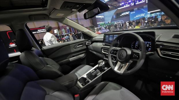 PT Mitsubishi Motors Krama Yudha Sales Indonesia (MMKSI) memboyong Mitsubishi Destinator di Gaikindo Indonesia International Auto Show (GIIAS) 2025 di ICE, BSD City, Banten. Rabu, 23 Juli 2025. (CNN Indonesia/Adhi Wicaksono)