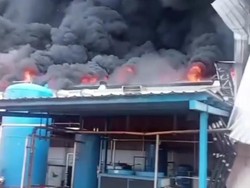 Pabrik Minyak Makan di Medan Terbakar, Karyawan Panik Berlarian