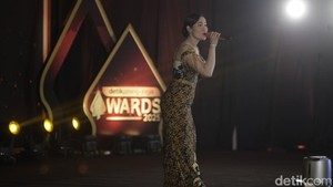 Yeni Inka Meriahkan detikJateng-Jogja Awards, Nyanyi Rungkad-Anoman Obong