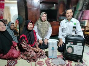 Nurimah Hilang di Tanah Suci, Koper dan Air Zamzam Diserahkan ke Keluarga Nurimah Hilang di Tanah Suci, Koper dan Air Zamzam Diserahkan ke Keluarga