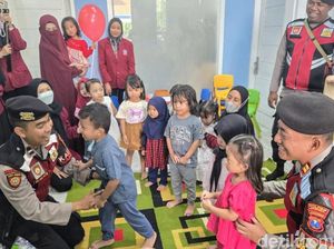 Polres Situbondo Berbagi Keceriaan di Hari Anak Nasional Polres Situbondo Berbagi Keceriaan di Hari Anak Nasional