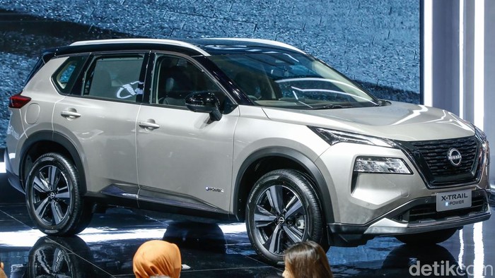 Penasaran Gaji Ideal Buat Bawa Pulang Nissan X-Trail 700 Jutaan?