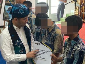 Wagub Jatim Serahkan Remisi Anak Binaan LPKA Blitar di Hari Anak Nasional Wagub Jatim Serahkan Remisi Anak Binaan LPKA Blitar di Hari Anak Nasional