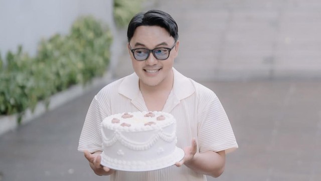 Gosip Terkini Selebriti Insertlive : Danang DA Curhat Ditabrak Mobil Taksi, Singgung Nikita Willy dan Indra Priawan