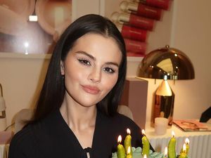 Selena Gomez Ultah ke-33, Benny Blanco Bagikan Momen Intim Saat Tidur Selena Gomez Ultah ke-33, Benny Blanco Bagikan Momen Intim Saat Tidur
