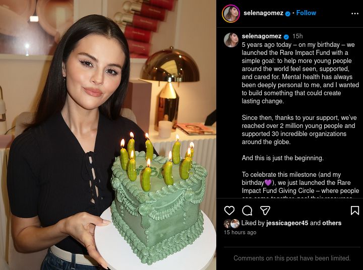Selena Gomez pamerkan kue acar timun di hari ulang tahun