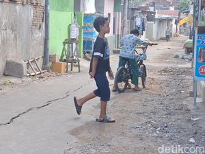 Jalan Karang Kemong Rusak Parah, Pemkot Mataram Kucurkan Rp 400 Juta Jalan Karang Kemong Rusak Parah, Pemkot Mataram Kucurkan Rp 400 Juta