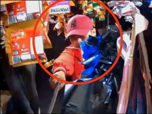 Viral Geng Motor Makassar Ancam Pemilik Warung Pakai Parang, Begini Faktanya Viral Geng Motor Makassar Ancam Pemilik Warung Pakai Parang, Begini Faktanya