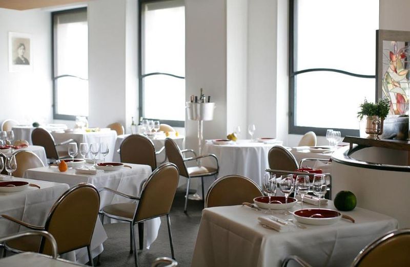 Barisan restoran mewah dan menarik yang ada di tujuh kota, yang dinobatkan sebagai kota dengan restoran Michelin Star terbanyak di dunia.