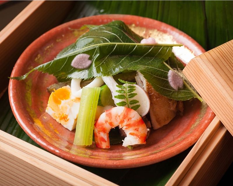Barisan restoran mewah dan menarik yang ada di tujuh kota, yang dinobatkan sebagai kota dengan restoran Michelin Star terbanyak di dunia.