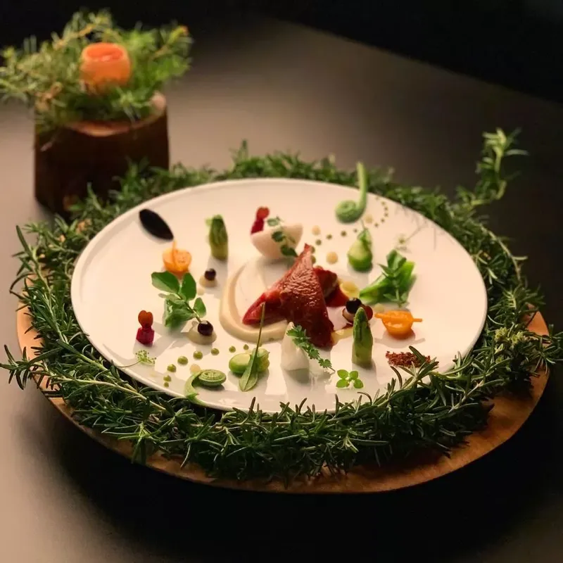 Barisan restoran mewah dan menarik yang ada di tujuh kota, yang dinobatkan sebagai kota dengan restoran Michelin Star terbanyak di dunia.