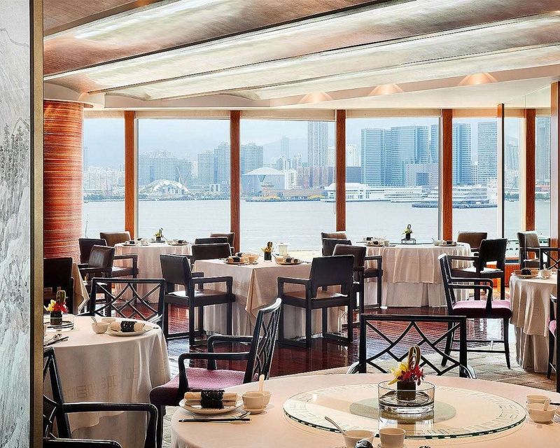 Barisan restoran mewah dan menarik yang ada di tujuh kota, yang dinobatkan sebagai kota dengan restoran Michelin Star terbanyak di dunia.