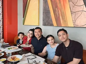 Serunya Anang-Ashanty Rayakan Anniversary sambil Makan Siang Serunya Anang-Ashanty Rayakan Anniversary sambil Makan Siang