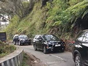 Gumitir Ditutup, Jalur Paltuding Banyuwangi Padat Kendaraan Gumitir Ditutup, Jalur Paltuding Banyuwangi Padat Kendaraan