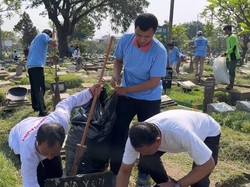 Bapas Jakpus Gelar Aksi Bersih-bersih di TPU Kawi-kawi Diikuti 15 Klien