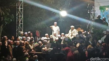 Acara Habib Rizieq Terjadi Bentrokan Antara Dua Kelompok, Beberapa Terluka