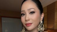 Foto Gaya Bunga Zainal Bak Artis Bollywood, Tampil dengan Lehenga