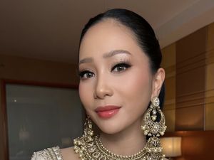 Foto Gaya Bunga Zainal Bak Artis Bollywood, Tampil dengan Lehenga Foto Gaya Bunga Zainal Bak Artis Bollywood, Tampil dengan Lehenga