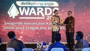 Potret M Saleh Raih Penghargaan Akselelator Pendidikan dan Tumbuh Kembang Anak