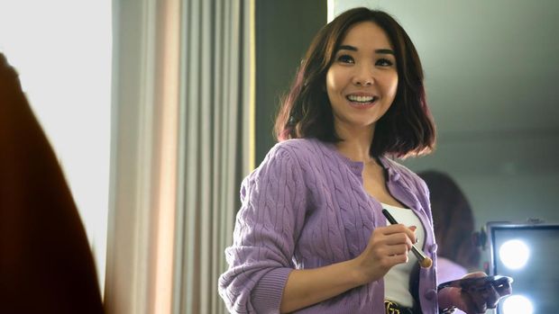 A Normal Woman. Gisella Anastasia as Erika in A Normal Woman. Cr. Courtesy of Netflix © 2025